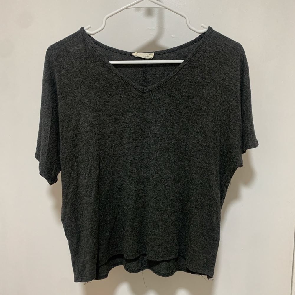Olivia Rae Relaxed V-Neck Short Sleeve Top in Charcoal